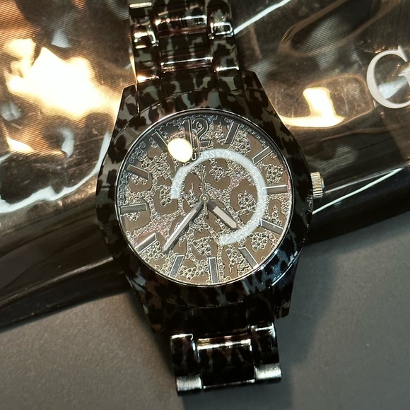 Guess Leopard Watch - Picture 4 of 5